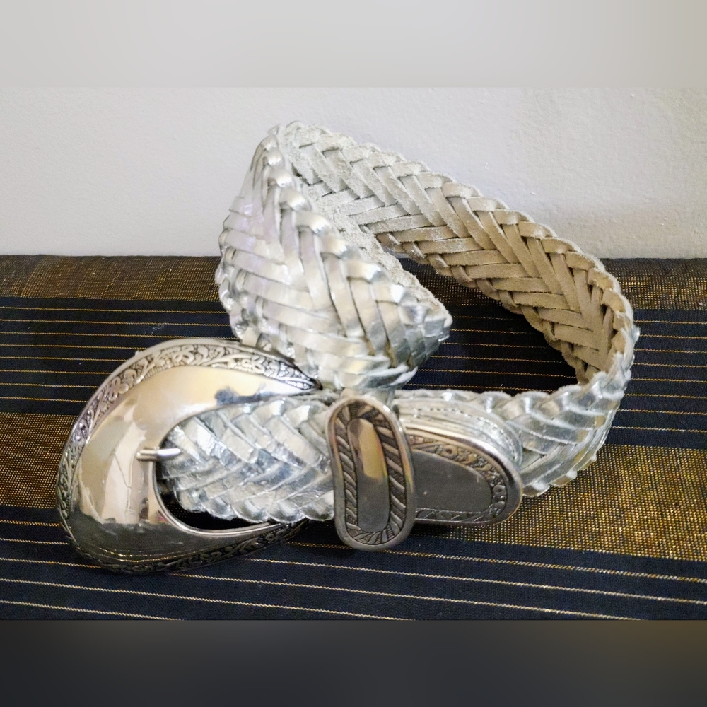 Lady Captiva sizeS Genuine Braded Leather In Silver w/ Silver Buckle Embossed